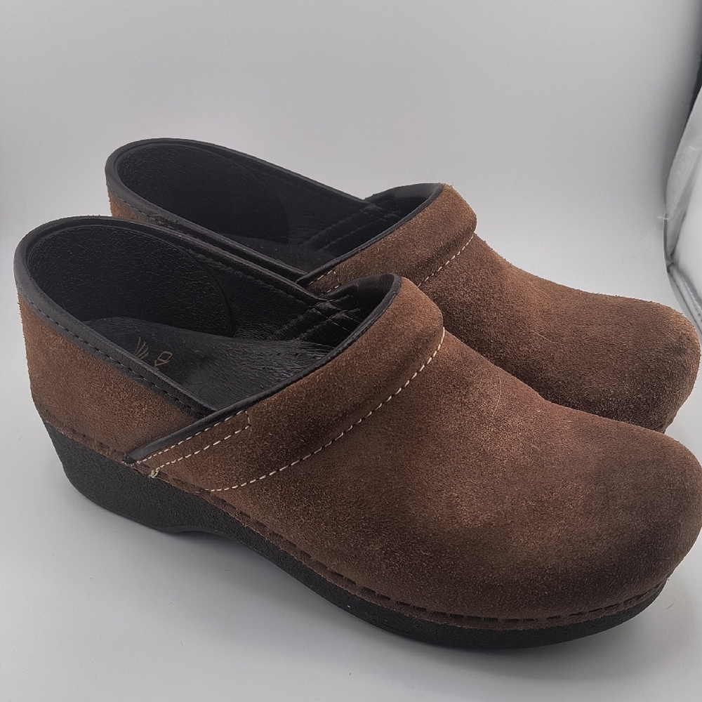 Elegant Brown Suede Women's Clogs